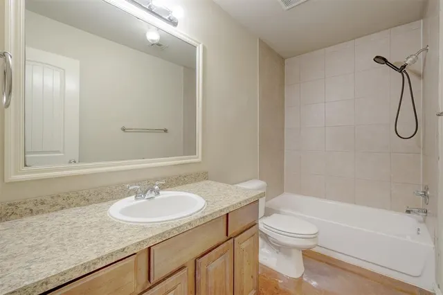 Photo 6 — 405 Sterling Pointe Way, Edmond, OK 73003