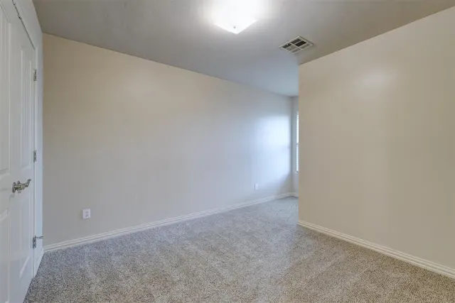 Photo 7 — 405 Sterling Pointe Way, Edmond, OK 73003