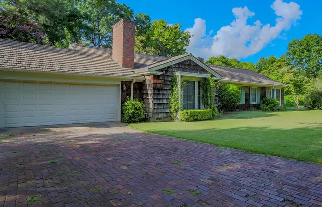 Photo 2 — 705 SE Jefferson Street, Idabel, OK 74745