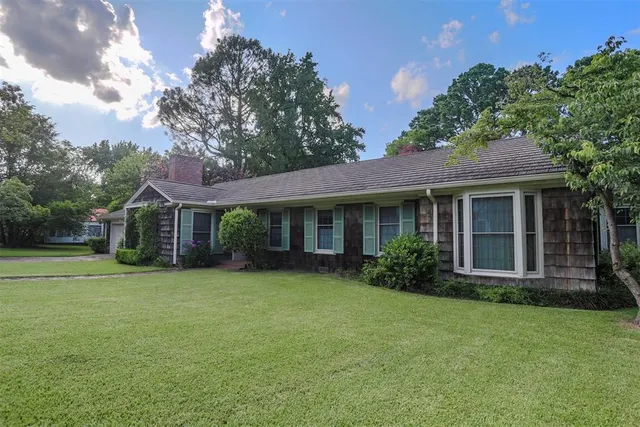 Photo 4 — 705 SE Jefferson Street, Idabel, OK 74745