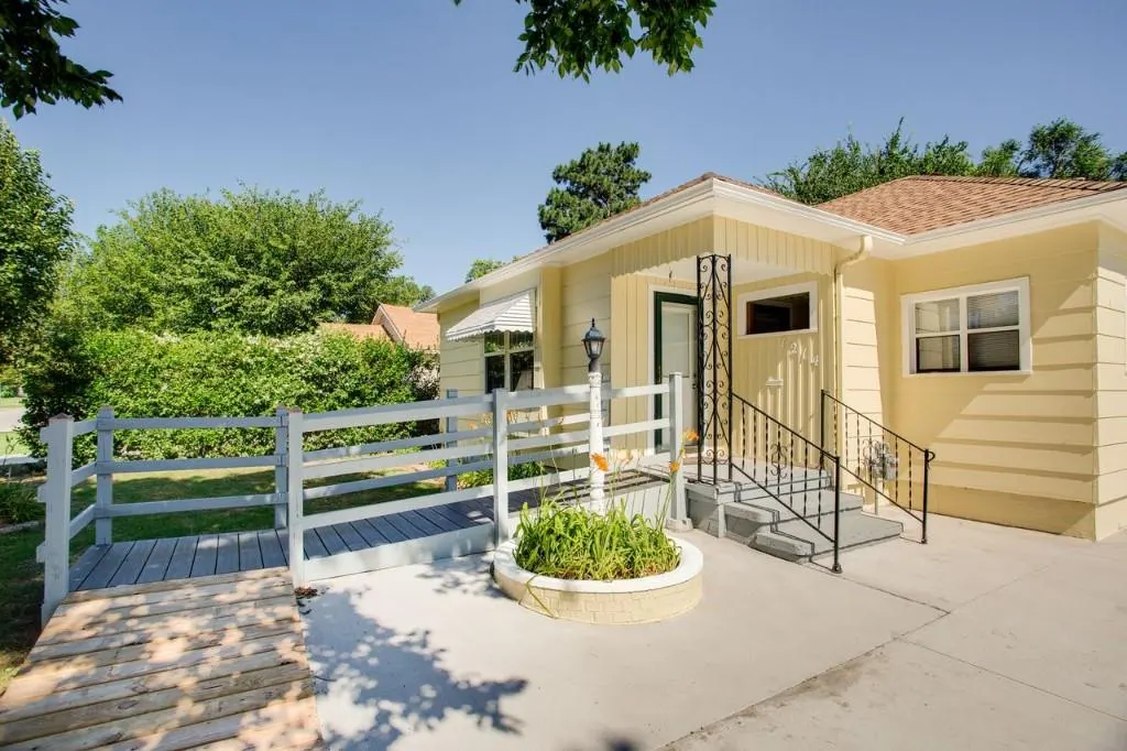 Front exterior — 1214 W James Avenue, Enid, OK 73703