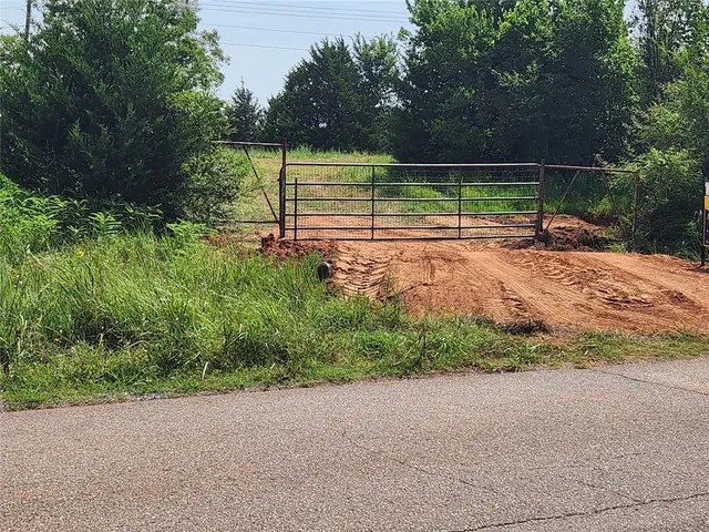 Photo 3 — 22063 Jean Amerson Drive, Tecumseh, OK 74873