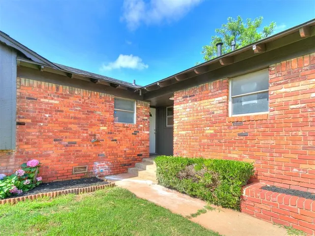 Photo 5 — 5712 NW 64th Street, Warr Acres, OK 73132
