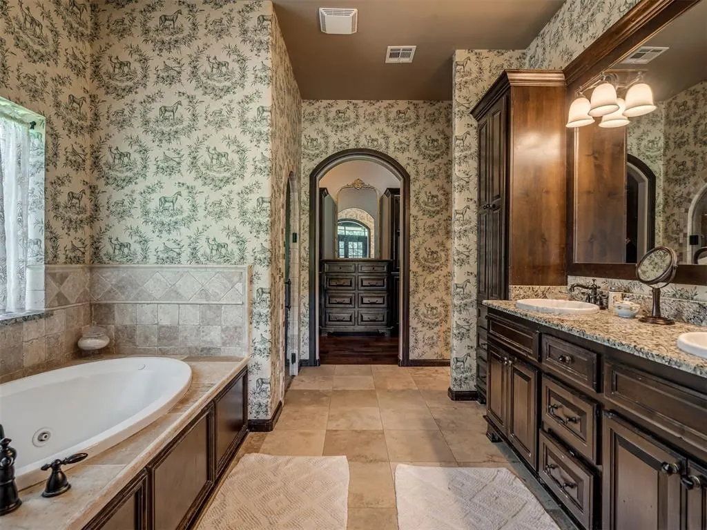 Photo 18 — 10925 San Lorenzo Drive, Oklahoma City, OK 73173