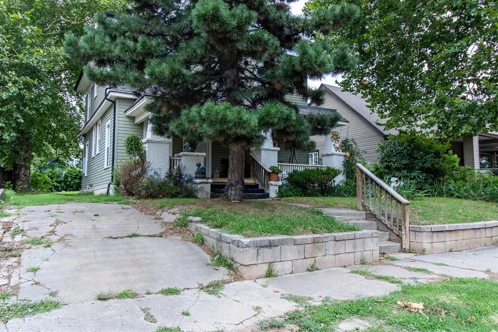 Front exterior — 1129 W Park Place, Oklahoma City, OK 73106