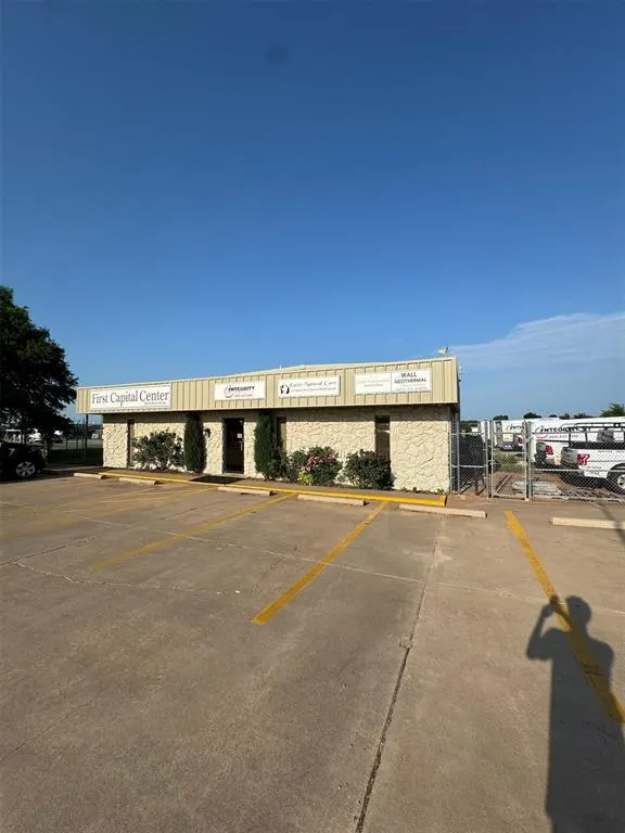 Photo 2 — 2024 Ruhl Drive, Guthrie, OK 73044