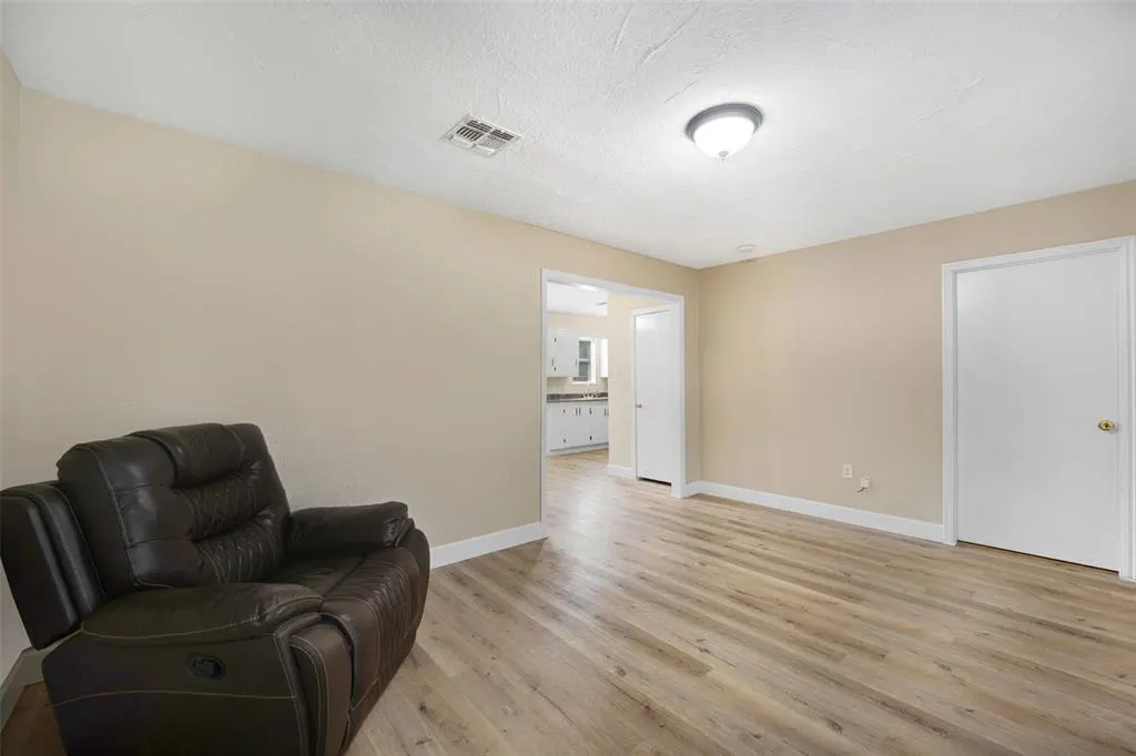 Photo 5 — 615 N H Street, Duncan, OK 73533