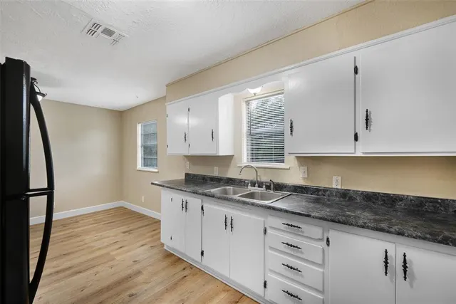 Photo 7 — 615 N H Street, Duncan, OK 73533