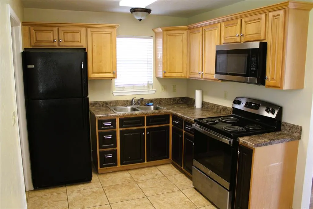 Photo 2 — 7002 NW 50th Street, Bethany, OK 73008
