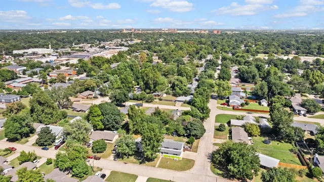 Photo 6 — 1447 Homeland Avenue, Norman, OK 73072