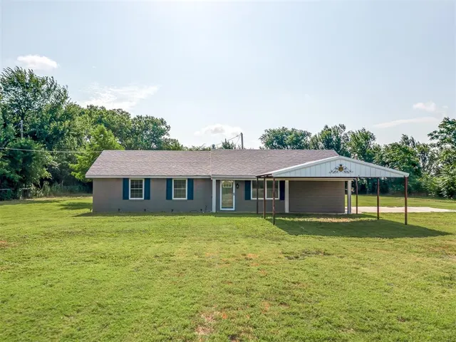 Photo 7 — 708 S Basket Street, Cyril, OK 73029