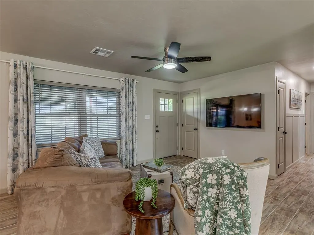 Photo 9 — 708 S Basket Street, Cyril, OK 73029