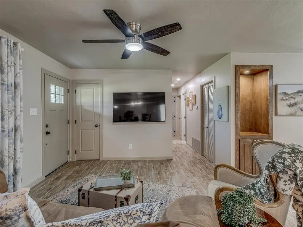 Photo 11 — 708 S Basket Street, Cyril, OK 73029