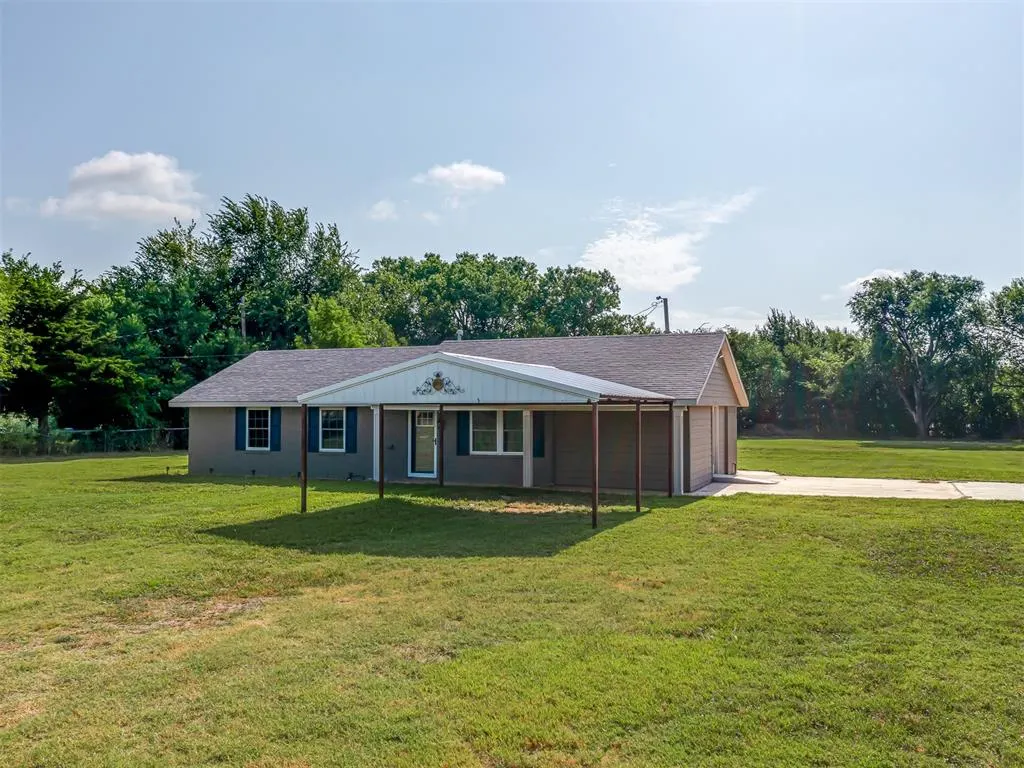 Photo 33 — 708 S Basket Street, Cyril, OK 73029