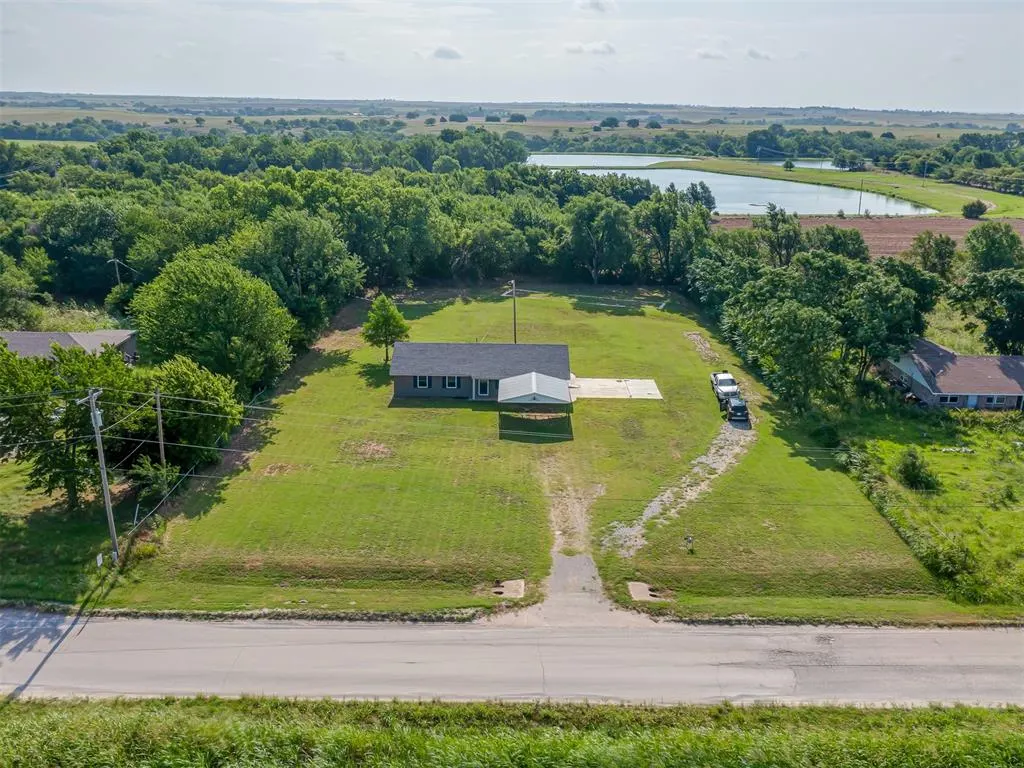 Photo 6 — 708 S Basket Street, Cyril, OK 73029
