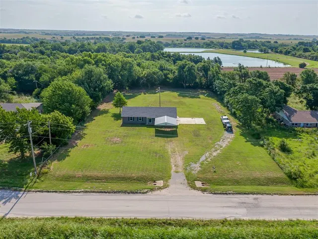 Photo 6 — 708 S Basket Street, Cyril, OK 73029