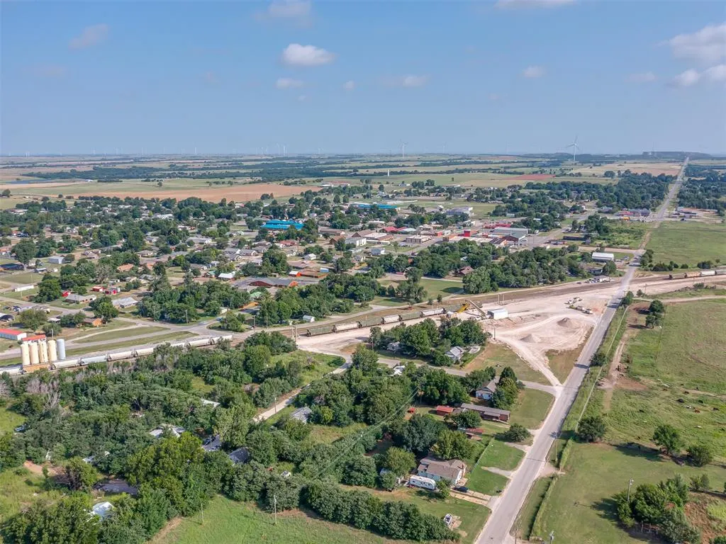 Photo 41 — 708 S Basket Street, Cyril, OK 73029