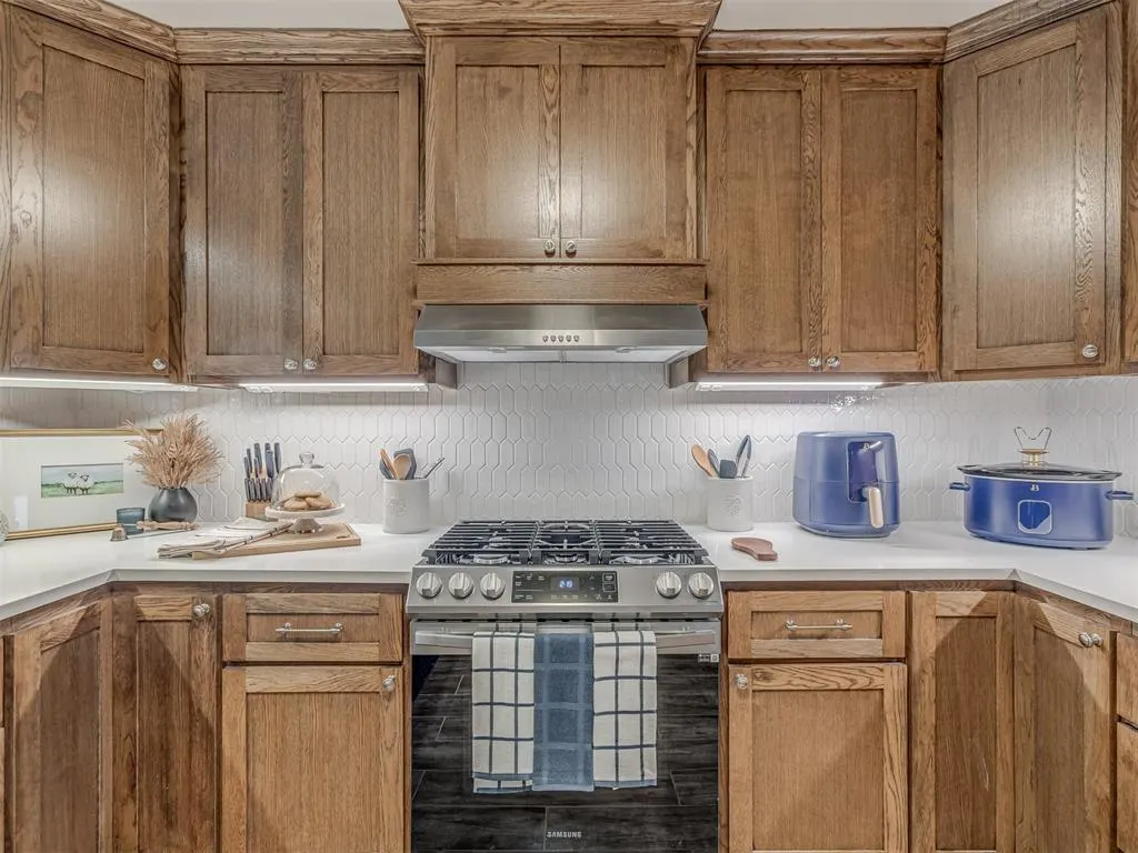 Photo 18 — 708 S Basket Street, Cyril, OK 73029