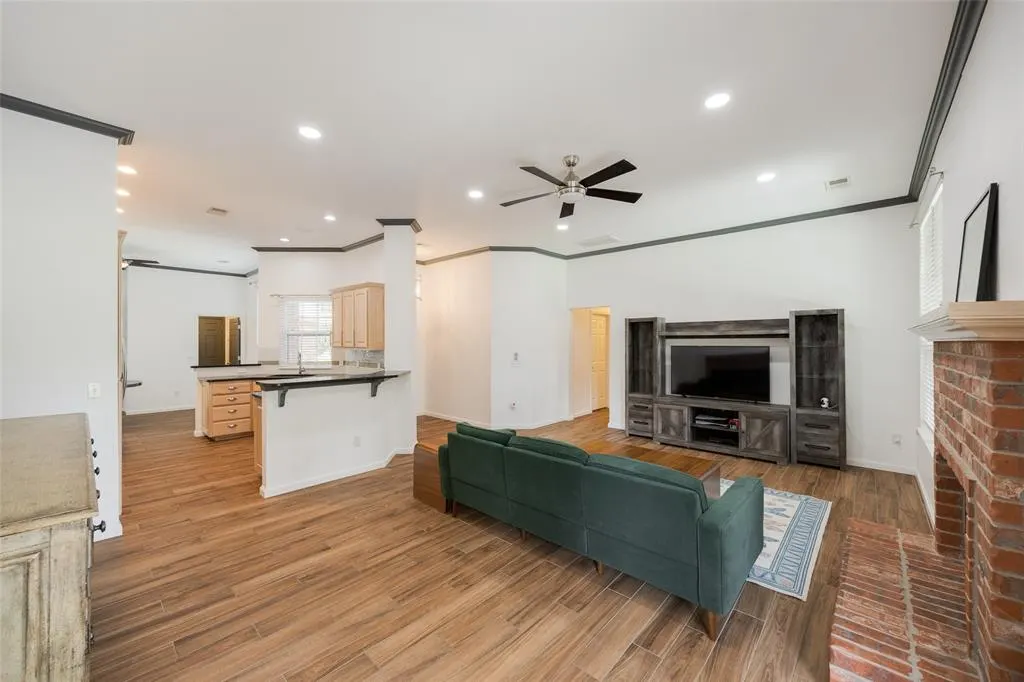 Photo 7 — 304 Coldbrook Circle, Edmond, OK 73003