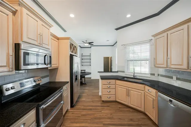 Photo 8 — 304 Coldbrook Circle, Edmond, OK 73003