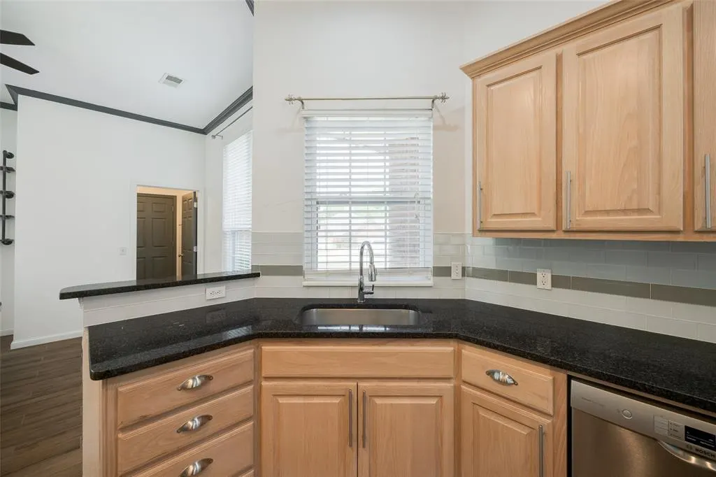 Photo 9 — 304 Coldbrook Circle, Edmond, OK 73003
