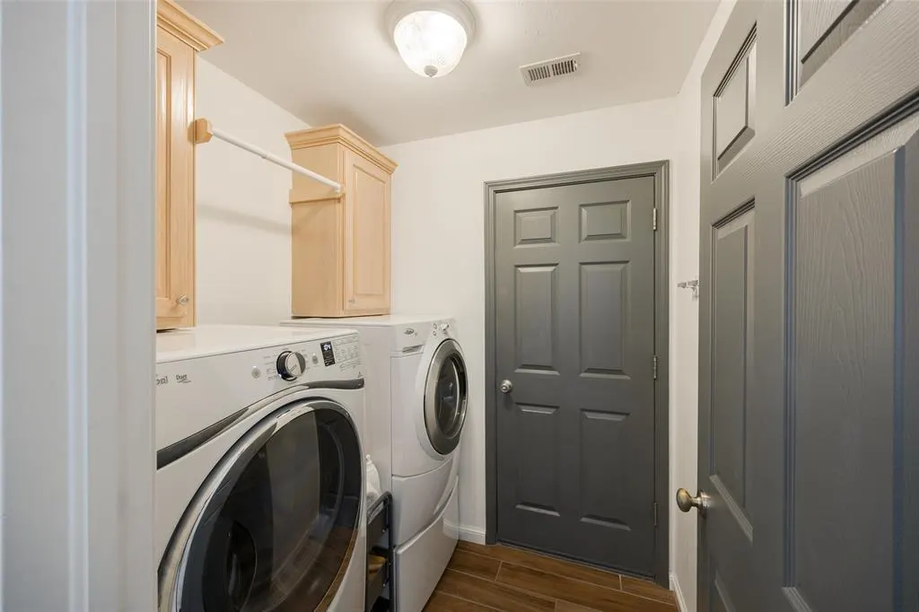 Photo 13 — 304 Coldbrook Circle, Edmond, OK 73003