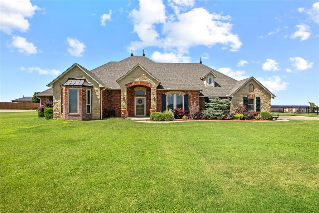 Front exterior — 24191 E 996 Road, Weatherford, OK 73096