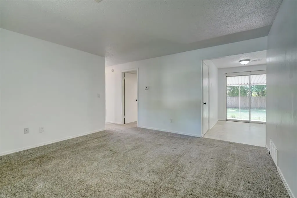 Photo 3 — 503 Meadow Lake Drive, Edmond, OK 73003