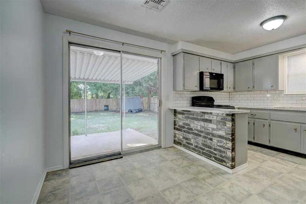 Photo 4 — 503 Meadow Lake Drive, Edmond, OK 73003