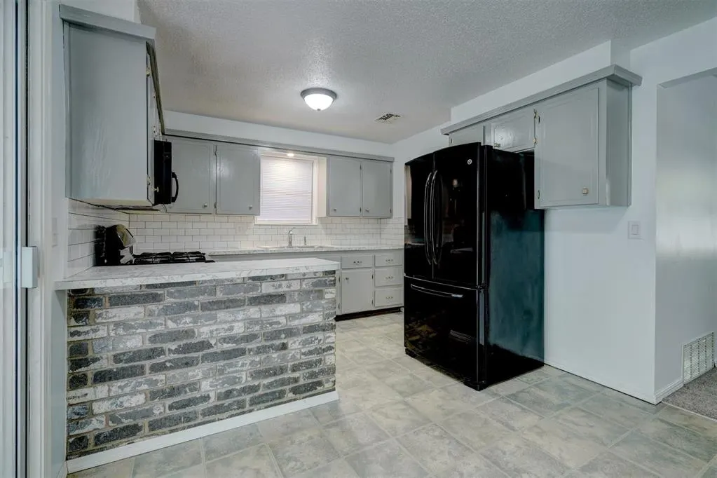 Photo 5 — 503 Meadow Lake Drive, Edmond, OK 73003