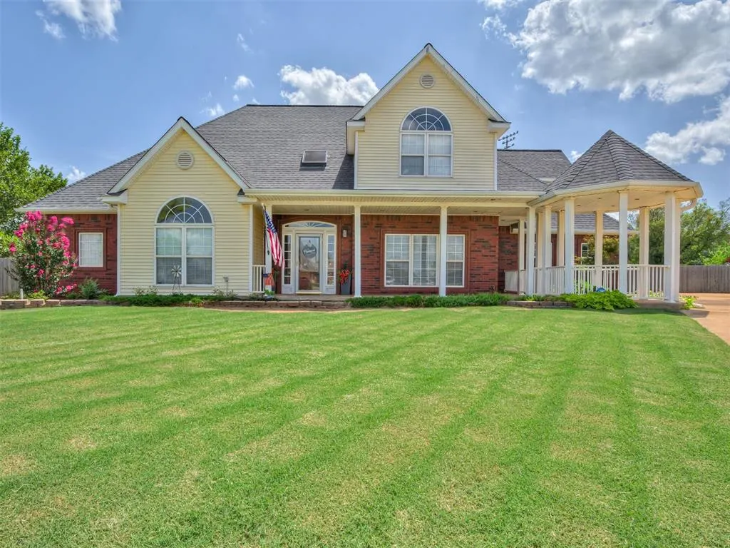 Front exterior — 2005 Oak Circle, Piedmont, OK 73078