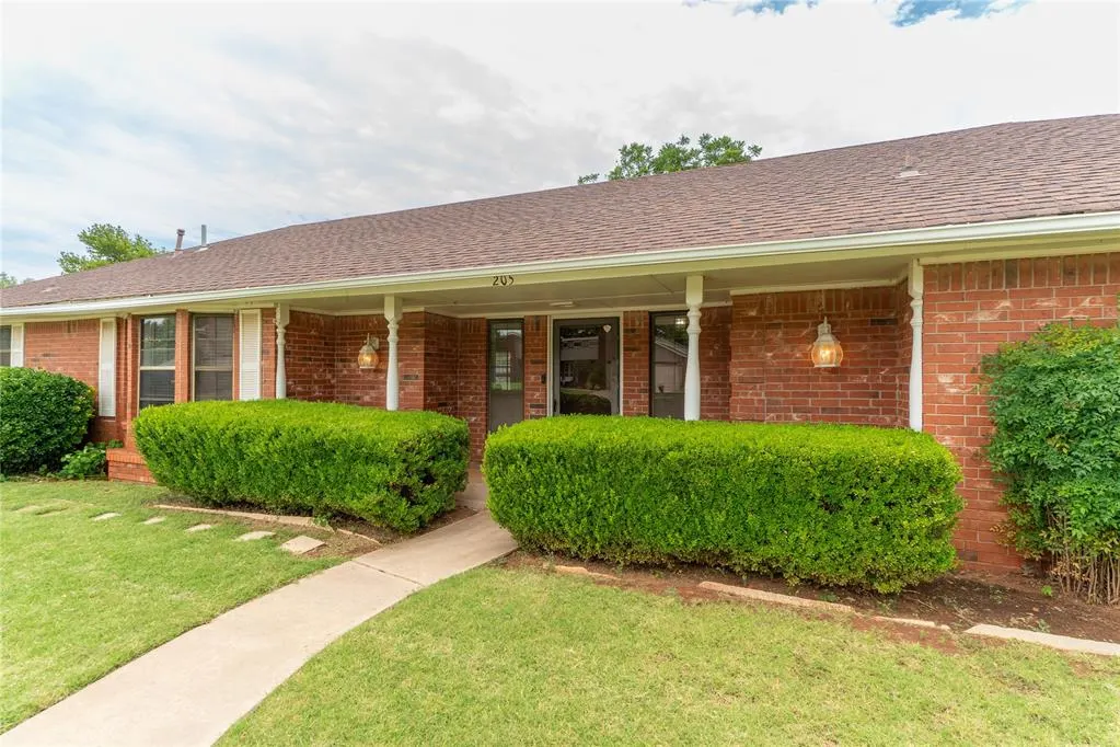 Photo 2 — 205 Randolph Road, Clinton, OK 73601