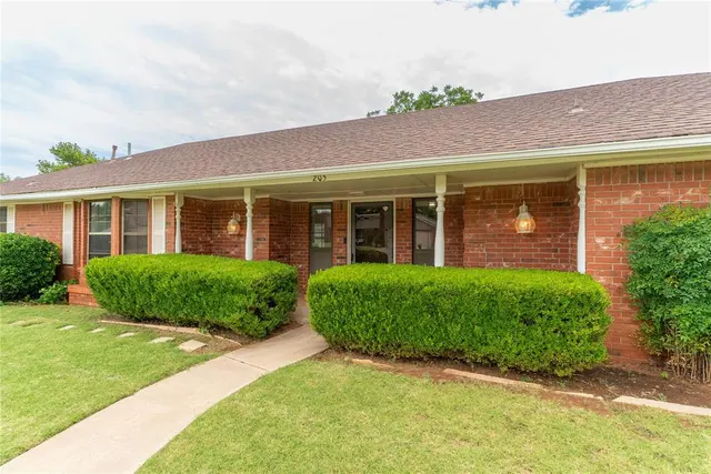 Photo 2 — 205 Randolph Road, Clinton, OK 73601