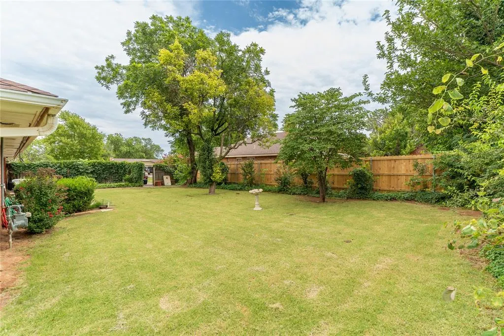 Photo 3 — 205 Randolph Road, Clinton, OK 73601