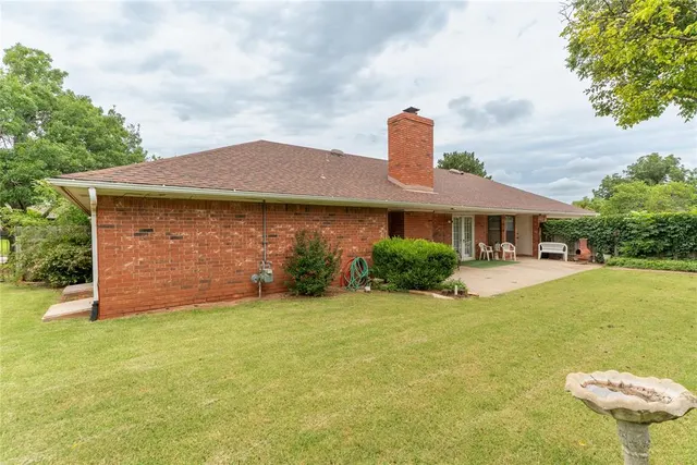 Photo 7 — 205 Randolph Road, Clinton, OK 73601