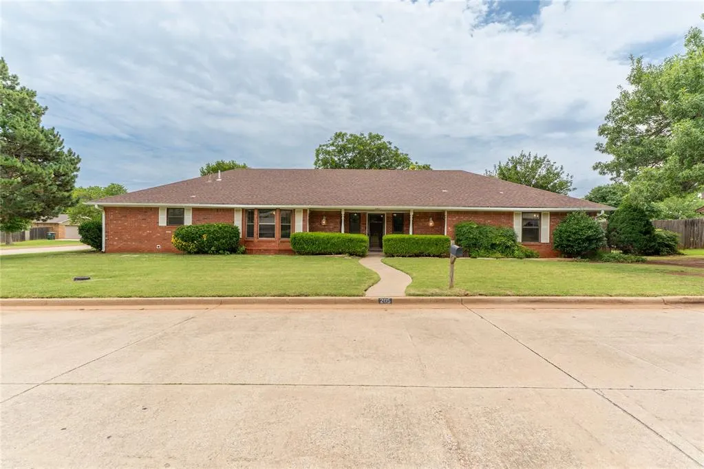 Photo 9 — 205 Randolph Road, Clinton, OK 73601