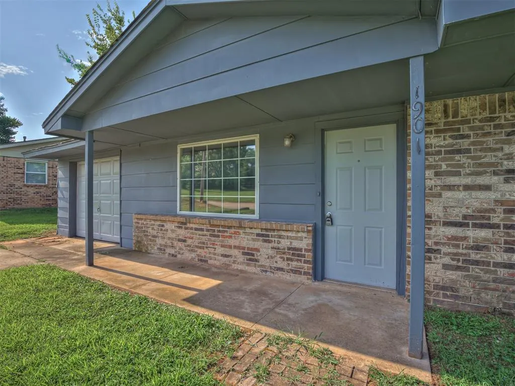 Front exterior — 1901 E Main Street, Shawnee, OK 74801