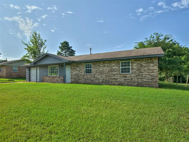 Photo 2 — 1901 E Main Street, Shawnee, OK 74801