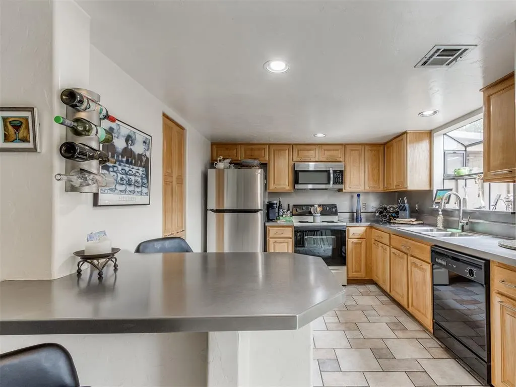 Photo 3 — 6500 N Grand Boulevard 120, Oklahoma City, OK 73116