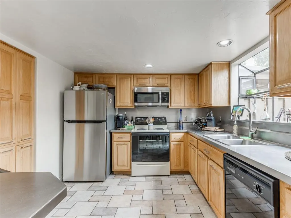 Photo 21 — 6500 N Grand Boulevard 120, Oklahoma City, OK 73116