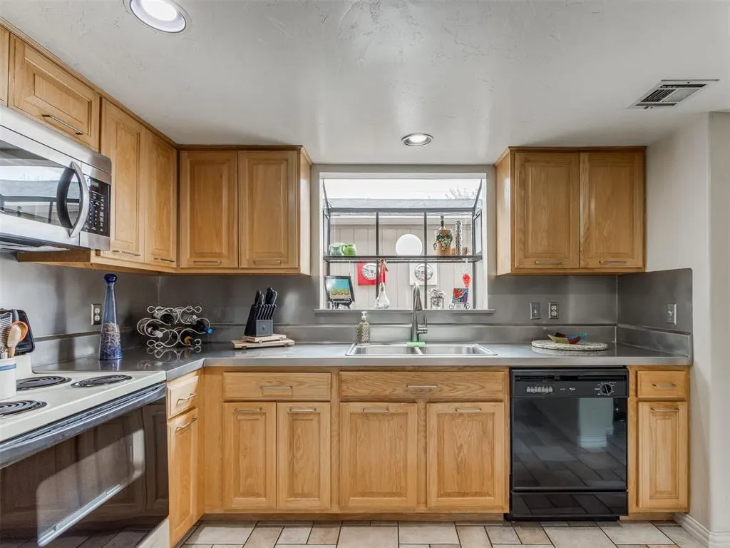 Photo 22 — 6500 N Grand Boulevard 120, Oklahoma City, OK 73116