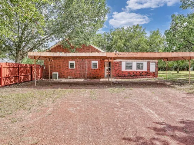 Photo 7 — 111 N Crittenden Avenue, Mangum, OK 73554