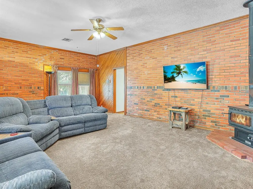 Photo 13 — 111 N Crittenden Avenue, Mangum, OK 73554