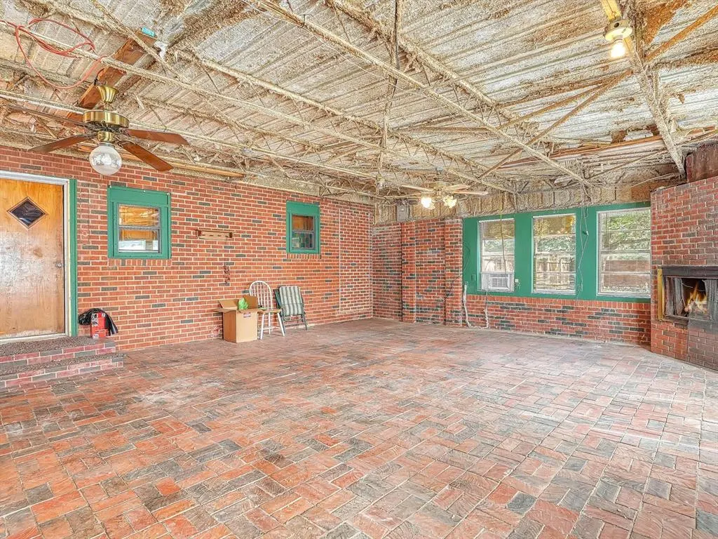 Photo 17 — 111 N Crittenden Avenue, Mangum, OK 73554