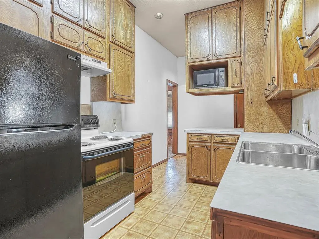 Photo 20 — 111 N Crittenden Avenue, Mangum, OK 73554