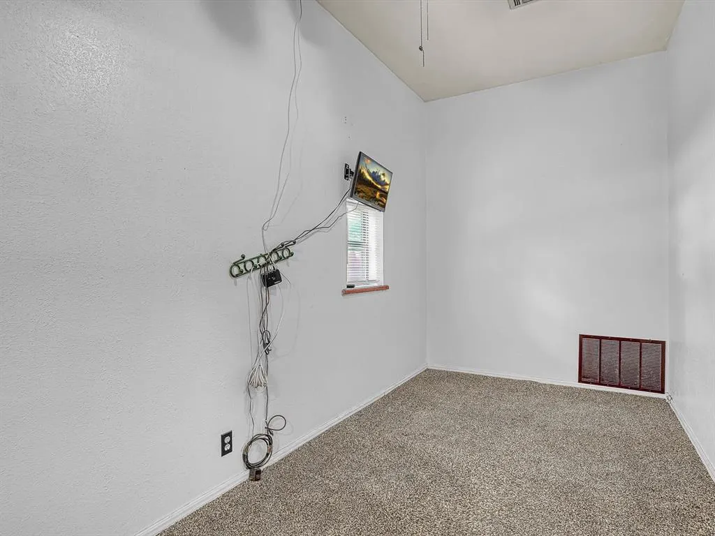 Photo 23 — 111 N Crittenden Avenue, Mangum, OK 73554