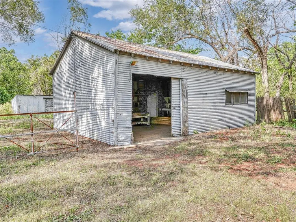 Photo 37 — 111 N Crittenden Avenue, Mangum, OK 73554