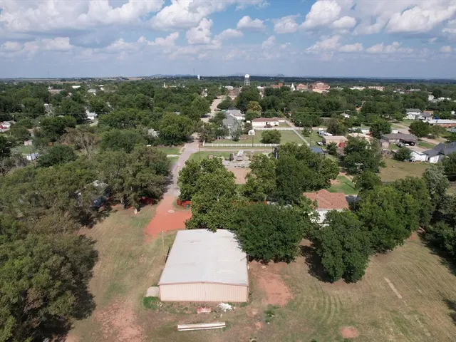 Photo 4 — 111 N Crittenden Avenue, Mangum, OK 73554