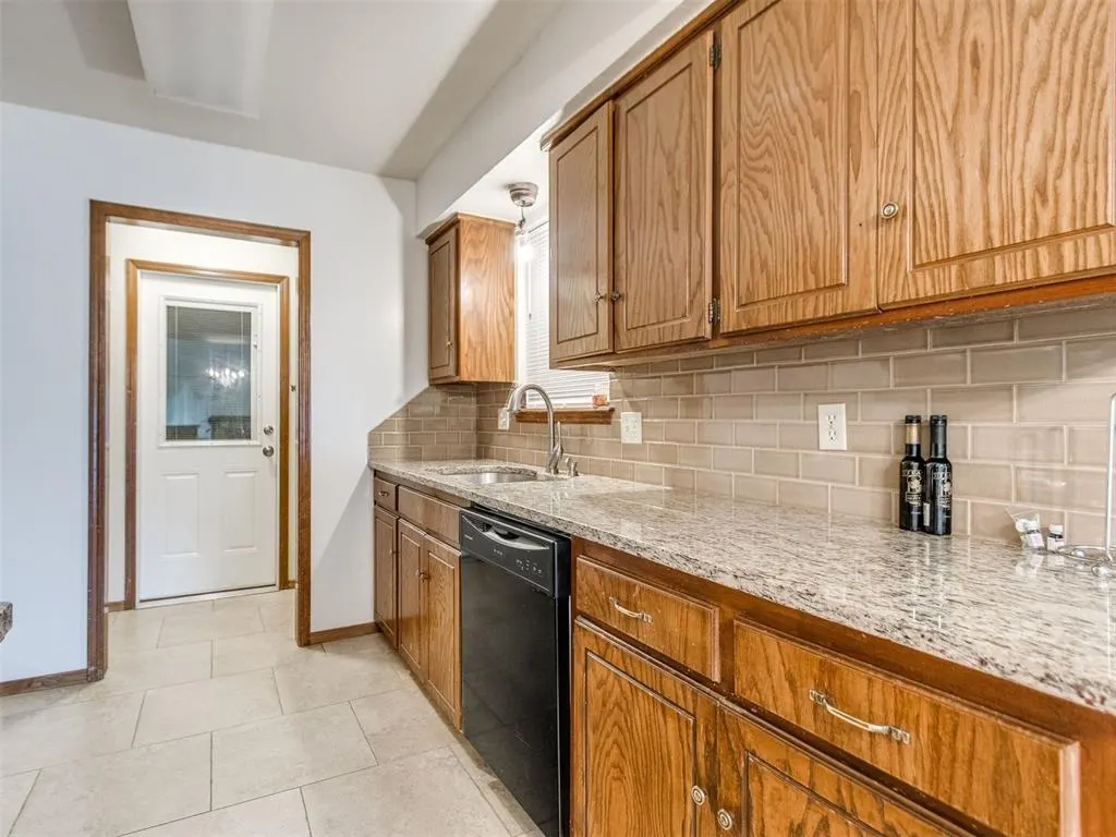 Photo 2 — 12128 N Dewey Avenue, Oklahoma City, OK 73114