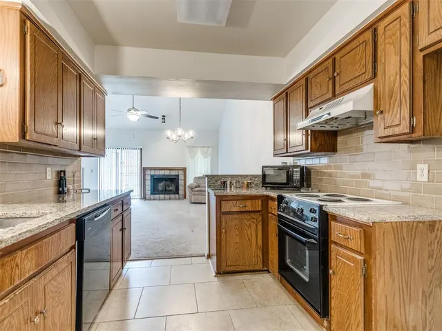 Photo 3 — 12128 N Dewey Avenue, Oklahoma City, OK 73114